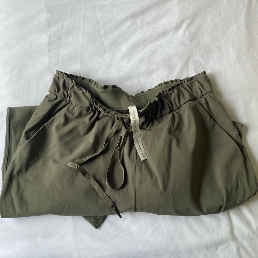 Lululemon high rise crop